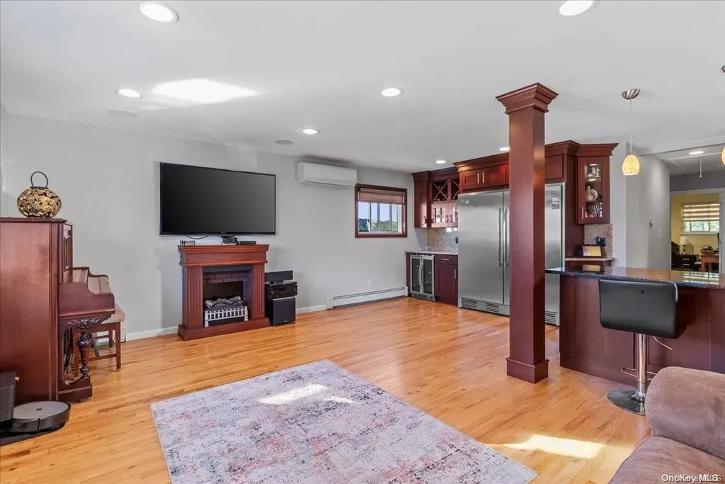 1 Meade Court Bethpage NY 11714