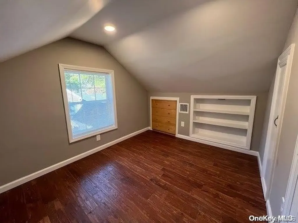 35 Oak Street Islip NY 11751