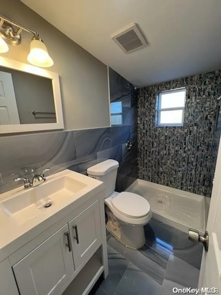 35 Oak Street Islip NY 11751