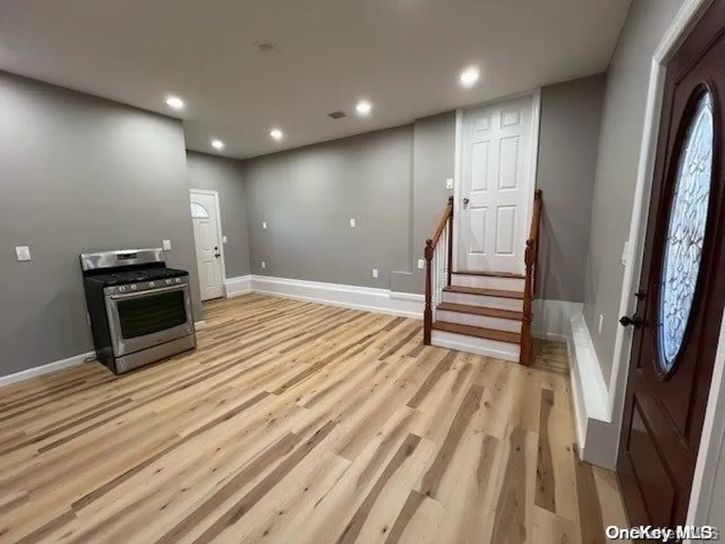 35 Oak Street Islip NY 11751