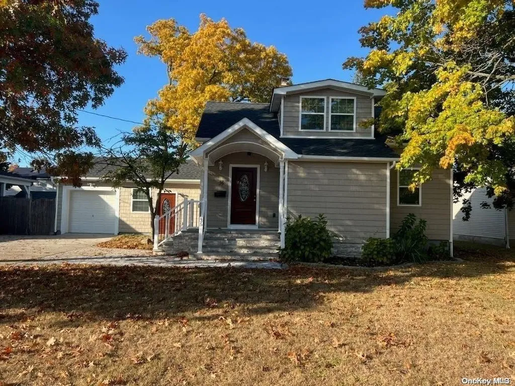 35 Oak Street Islip NY 11751