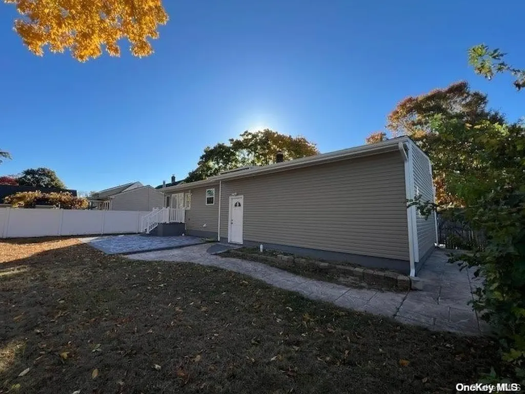 35 Oak Street Islip NY 11751