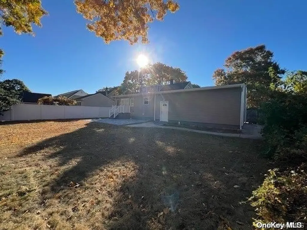 35 Oak Street Islip NY 11751