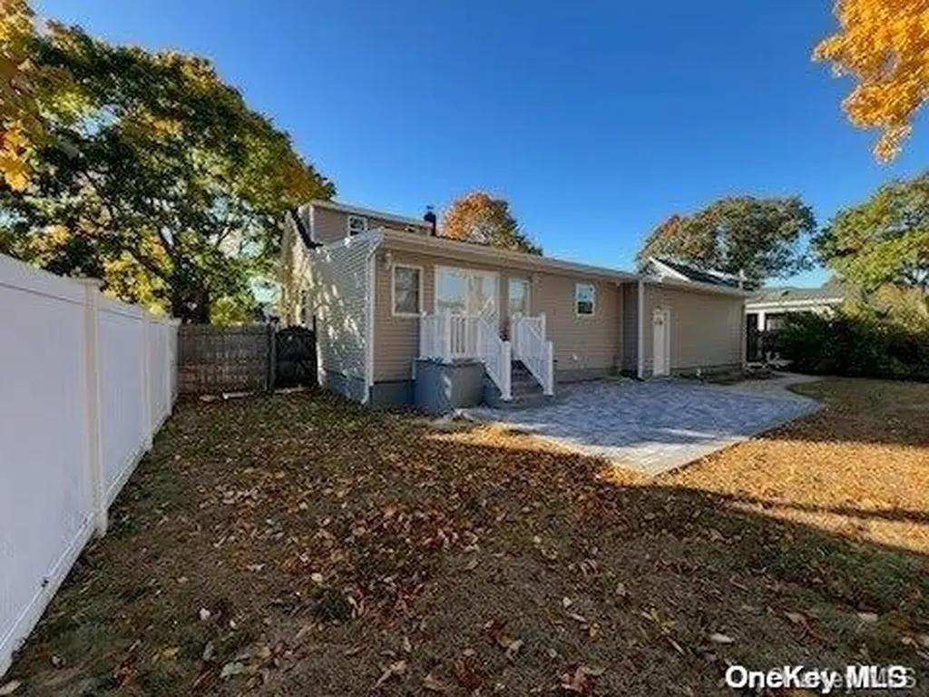 35 Oak Street Islip NY 11751