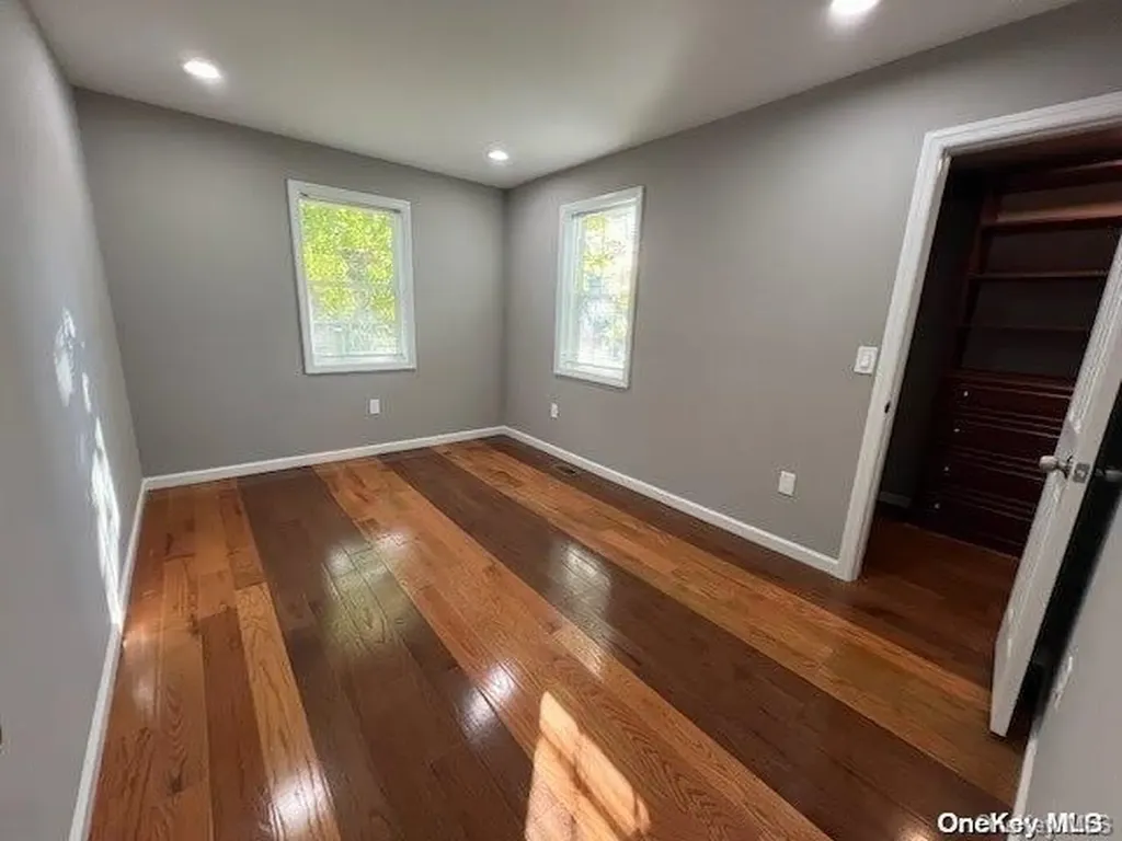 35 Oak Street Islip NY 11751