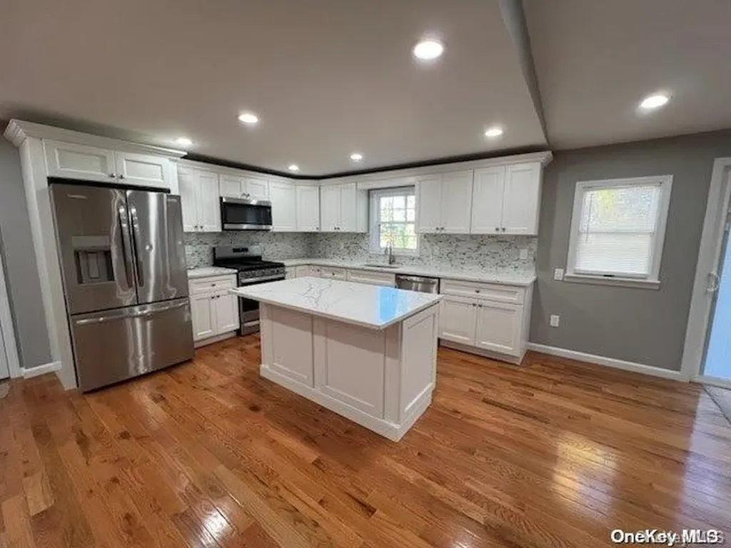 35 Oak Street Islip NY 11751