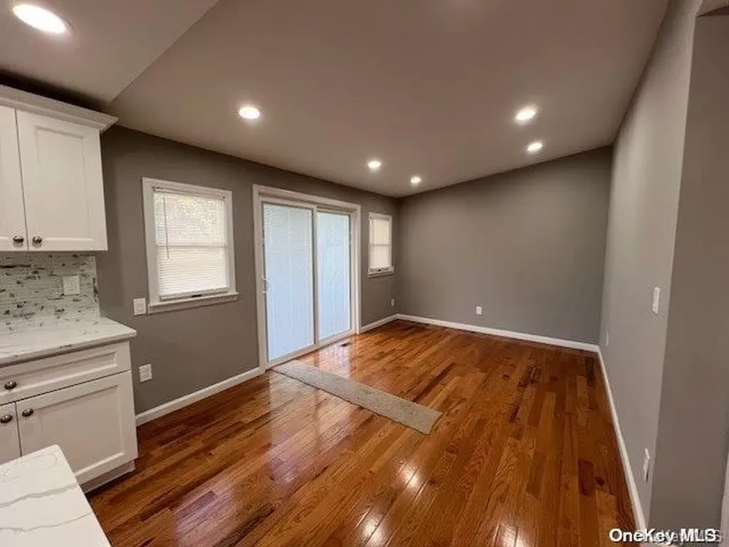 35 Oak Street Islip NY 11751