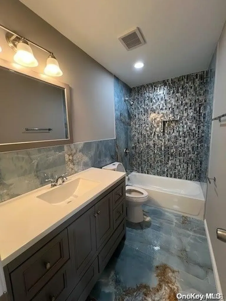 35 Oak Street Islip NY 11751
