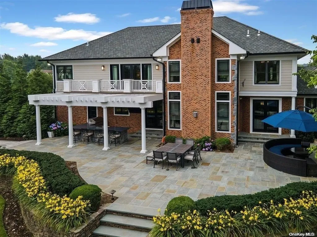 54 Legends Circle Melville NY 11747