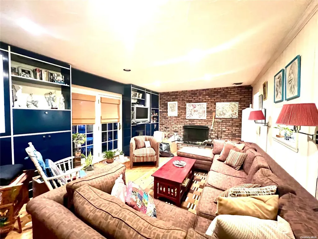 132 Combs Avenue Woodmere NY 11598