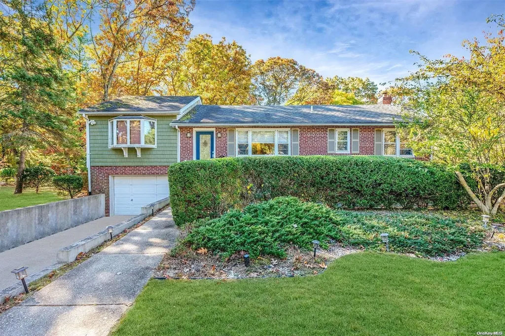 32 Ledgewood Drive Smithtown NY 11787