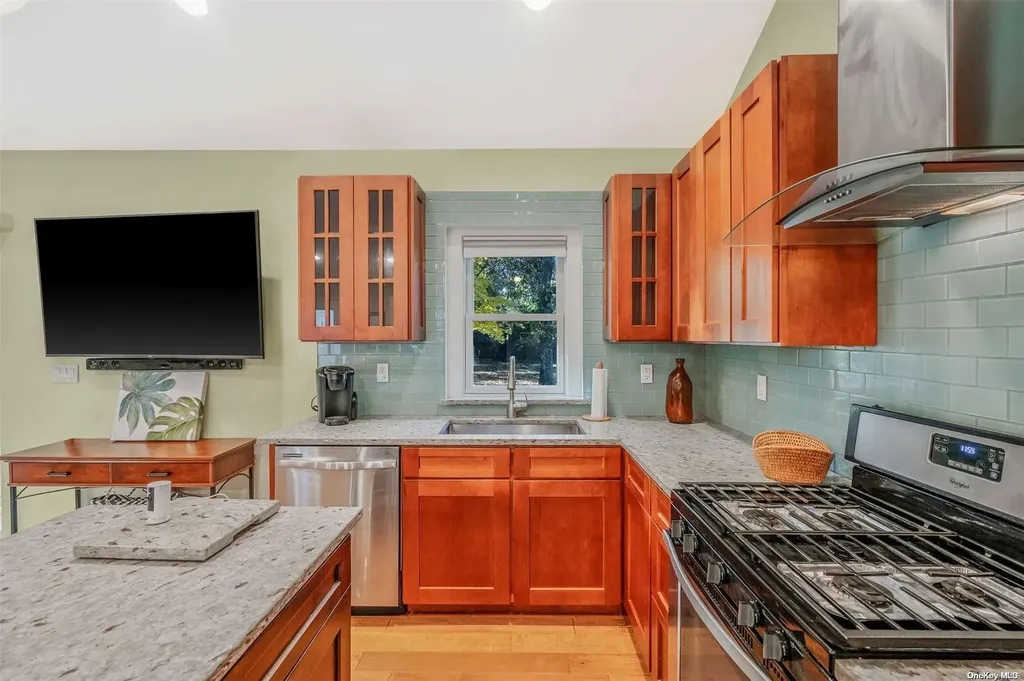 32 Ledgewood Drive Smithtown NY 11787
