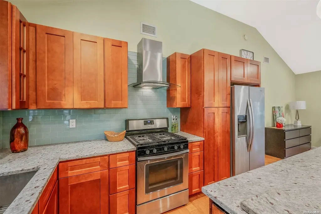 32 Ledgewood Drive Smithtown NY 11787