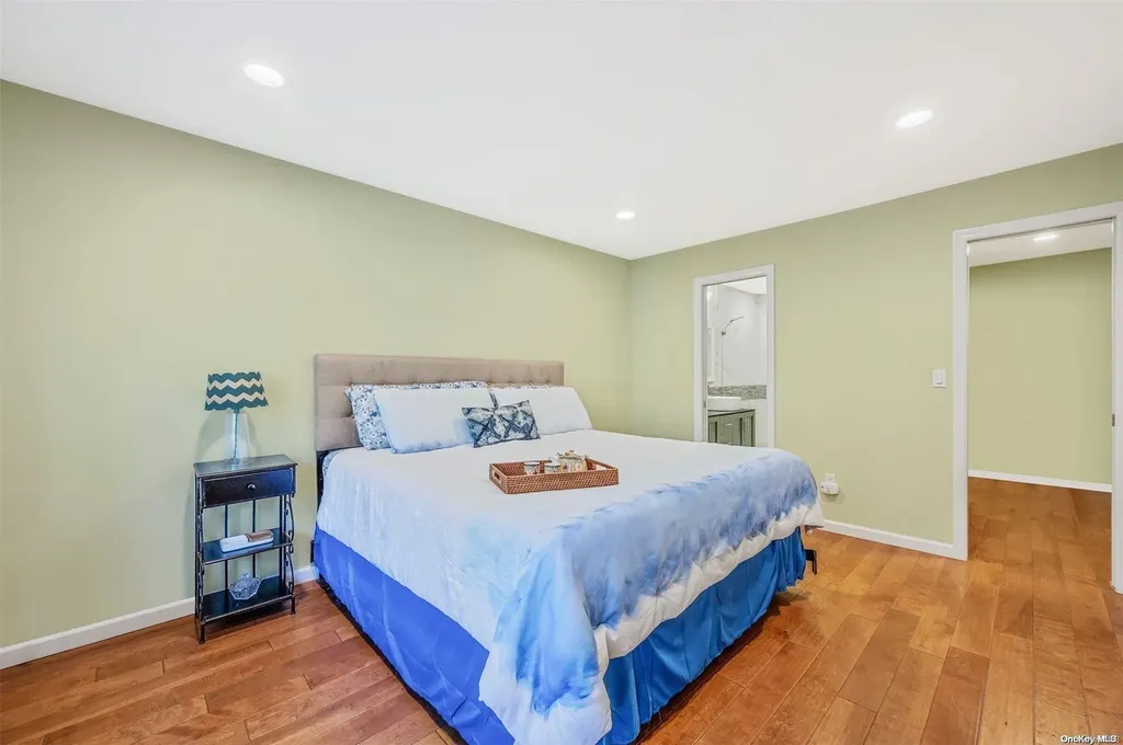 32 Ledgewood Drive Smithtown NY 11787