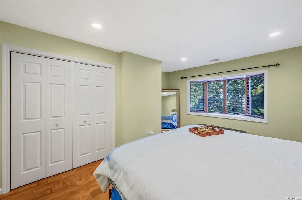 32 Ledgewood Drive Smithtown NY 11787