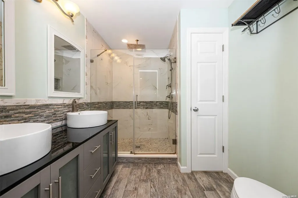 32 Ledgewood Drive Smithtown NY 11787