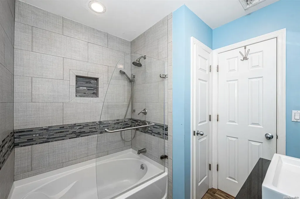 32 Ledgewood Drive Smithtown NY 11787