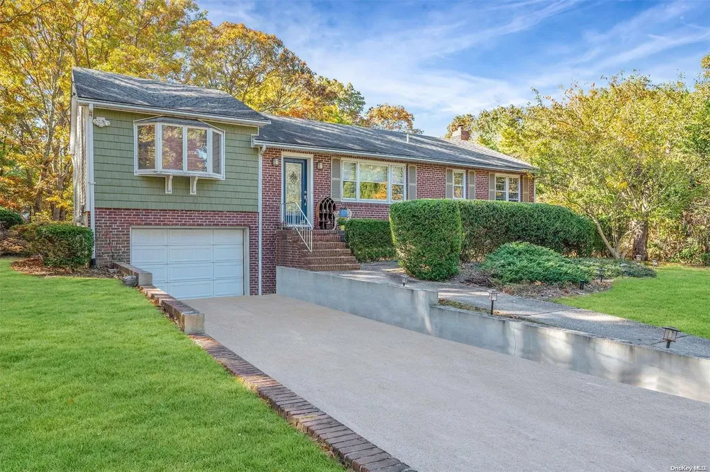 32 Ledgewood Drive Smithtown NY 11787