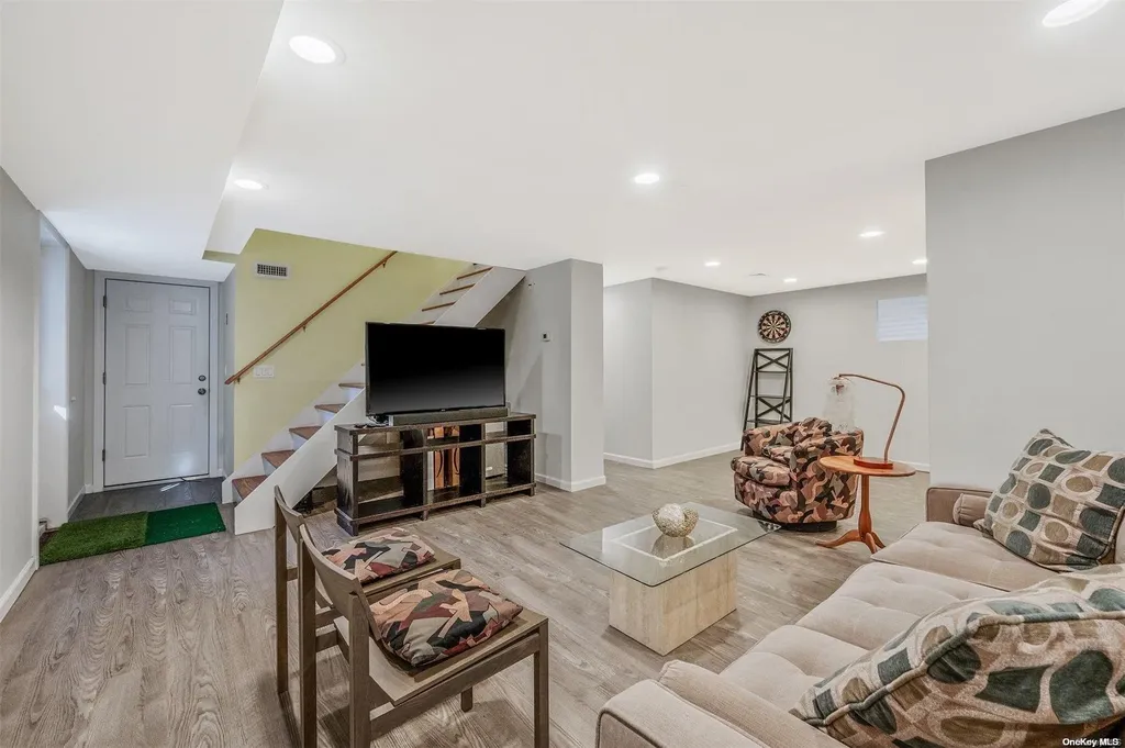 32 Ledgewood Drive Smithtown NY 11787