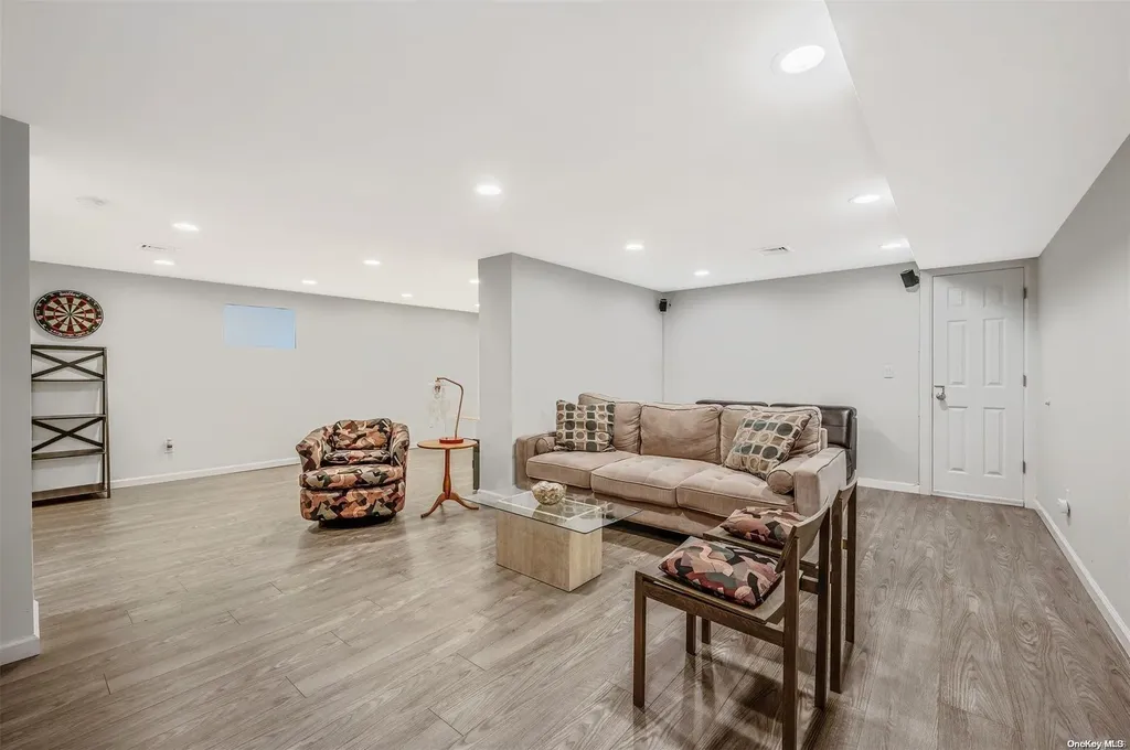 32 Ledgewood Drive Smithtown NY 11787