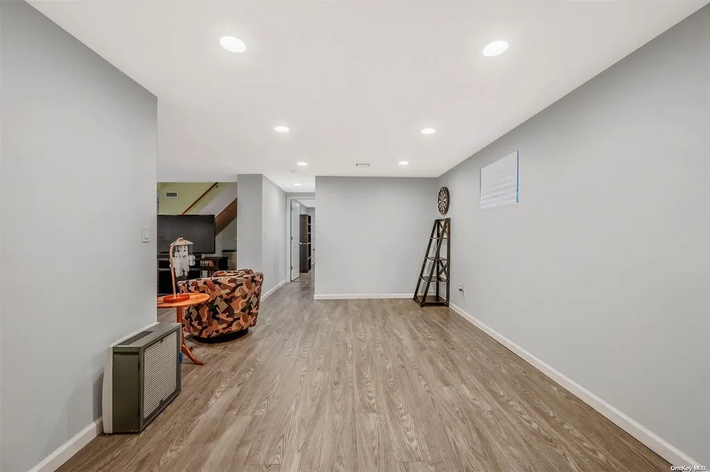 32 Ledgewood Drive Smithtown NY 11787