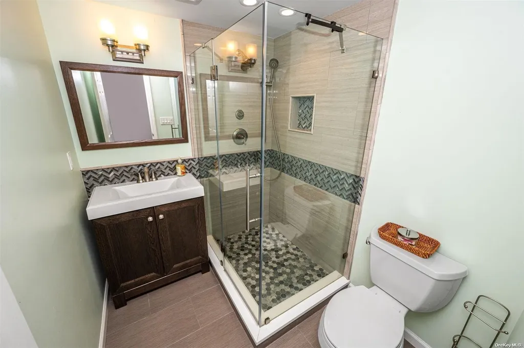 32 Ledgewood Drive Smithtown NY 11787