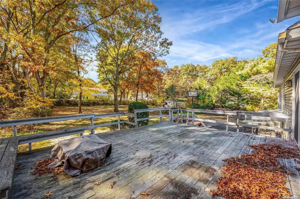 32 Ledgewood Drive Smithtown NY 11787