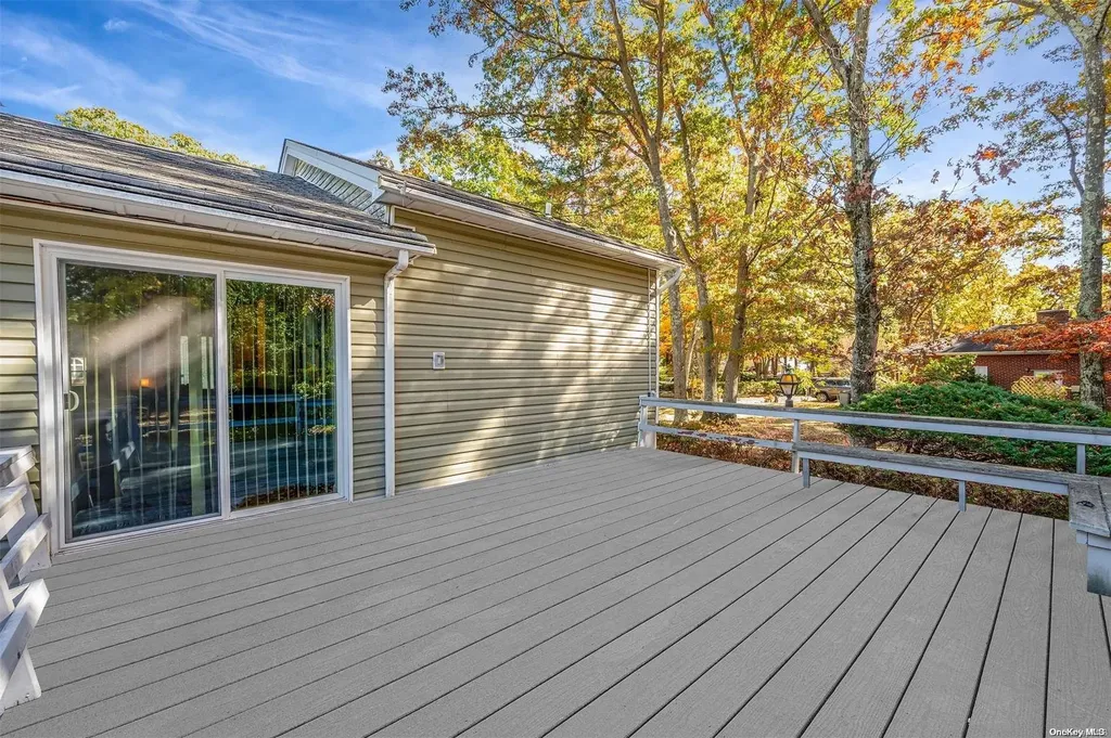 32 Ledgewood Drive Smithtown NY 11787