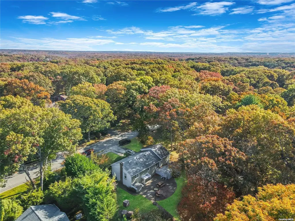 32 Ledgewood Drive Smithtown NY 11787
