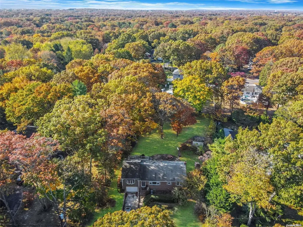 32 Ledgewood Drive Smithtown NY 11787