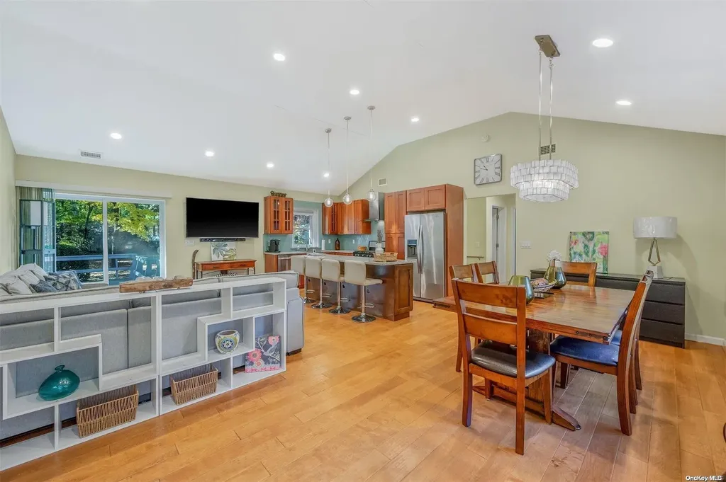 32 Ledgewood Drive Smithtown NY 11787