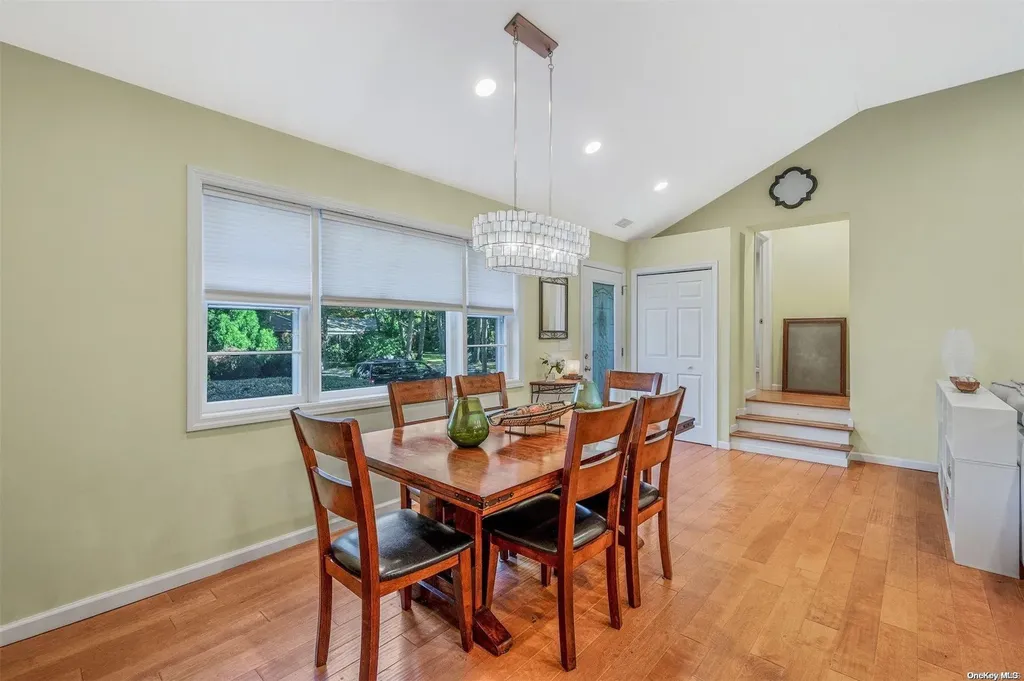 32 Ledgewood Drive Smithtown NY 11787