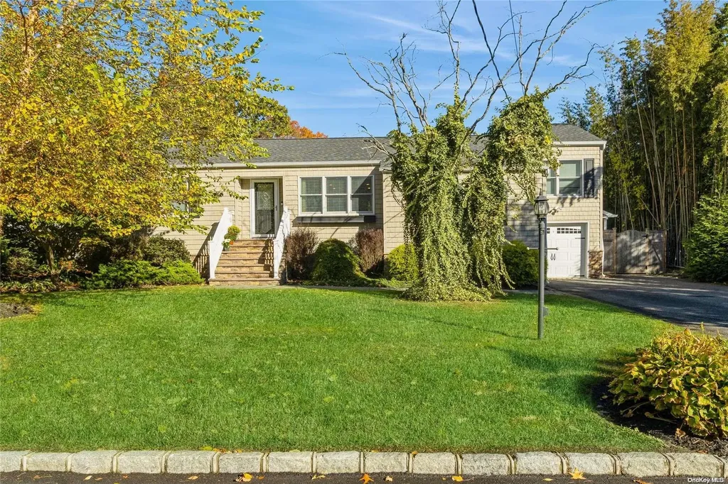 215 Connetquot Drive Oakdale NY 11769