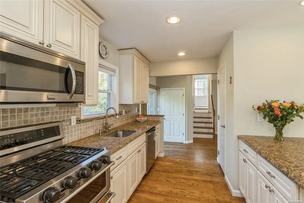215 Connetquot Drive Oakdale NY 11769