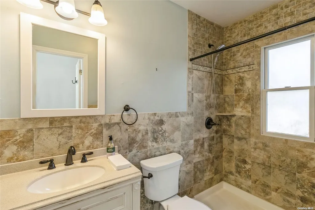 215 Connetquot Drive Oakdale NY 11769