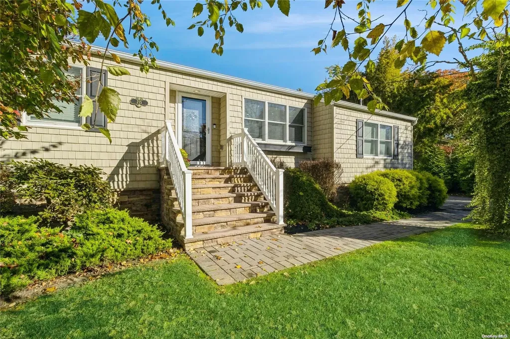 215 Connetquot Drive Oakdale NY 11769