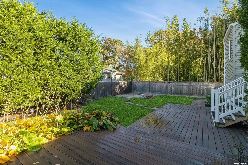 215 Connetquot Drive Oakdale NY 11769