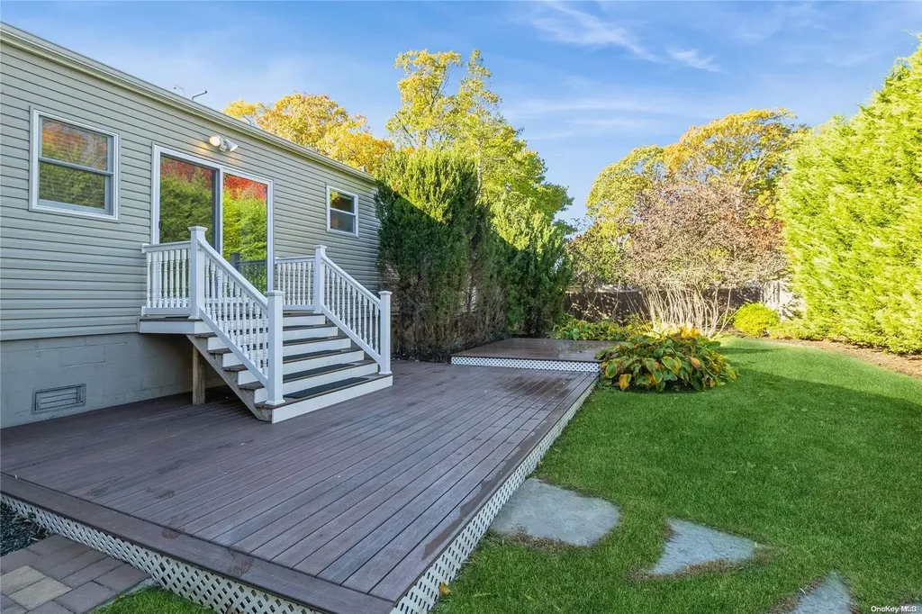 215 Connetquot Drive Oakdale NY 11769