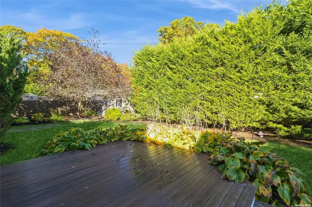 215 Connetquot Drive Oakdale NY 11769