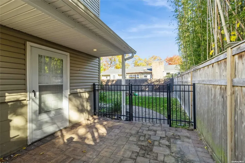 215 Connetquot Drive Oakdale NY 11769