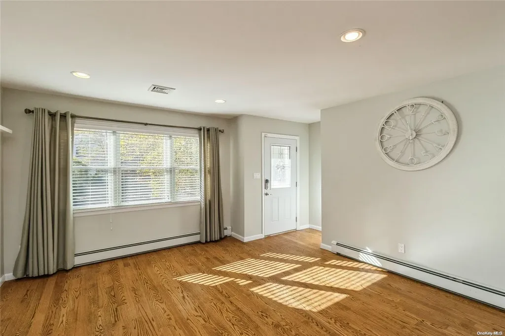 215 Connetquot Drive Oakdale NY 11769