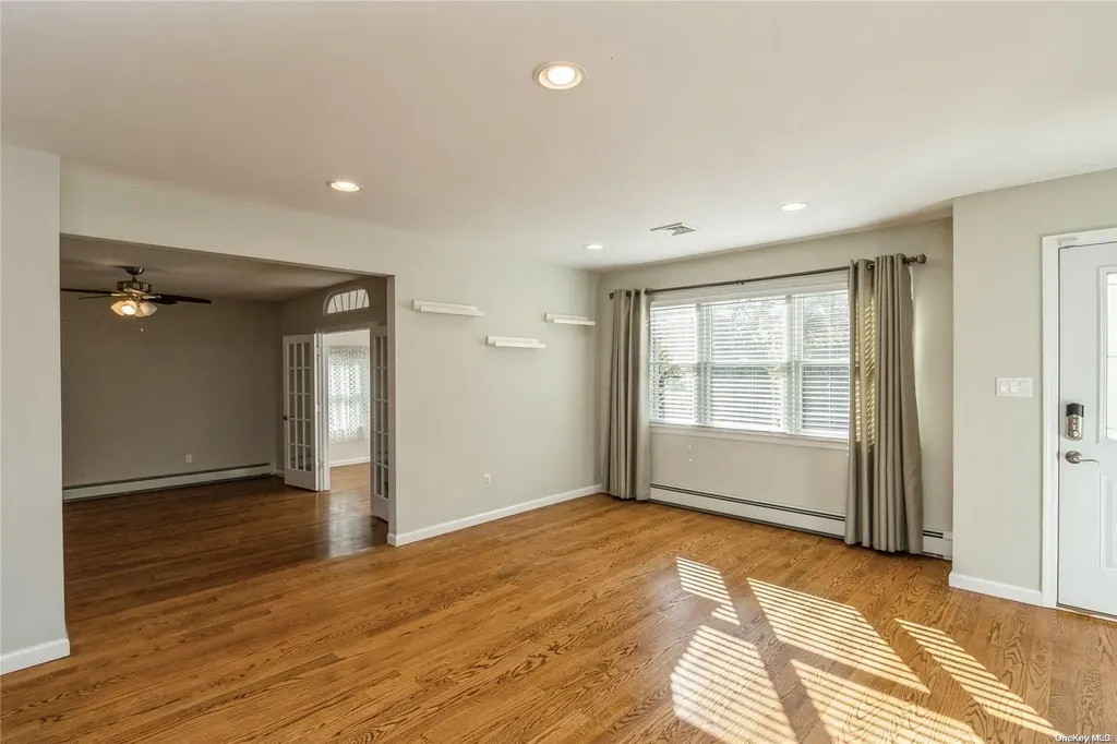 215 Connetquot Drive Oakdale NY 11769
