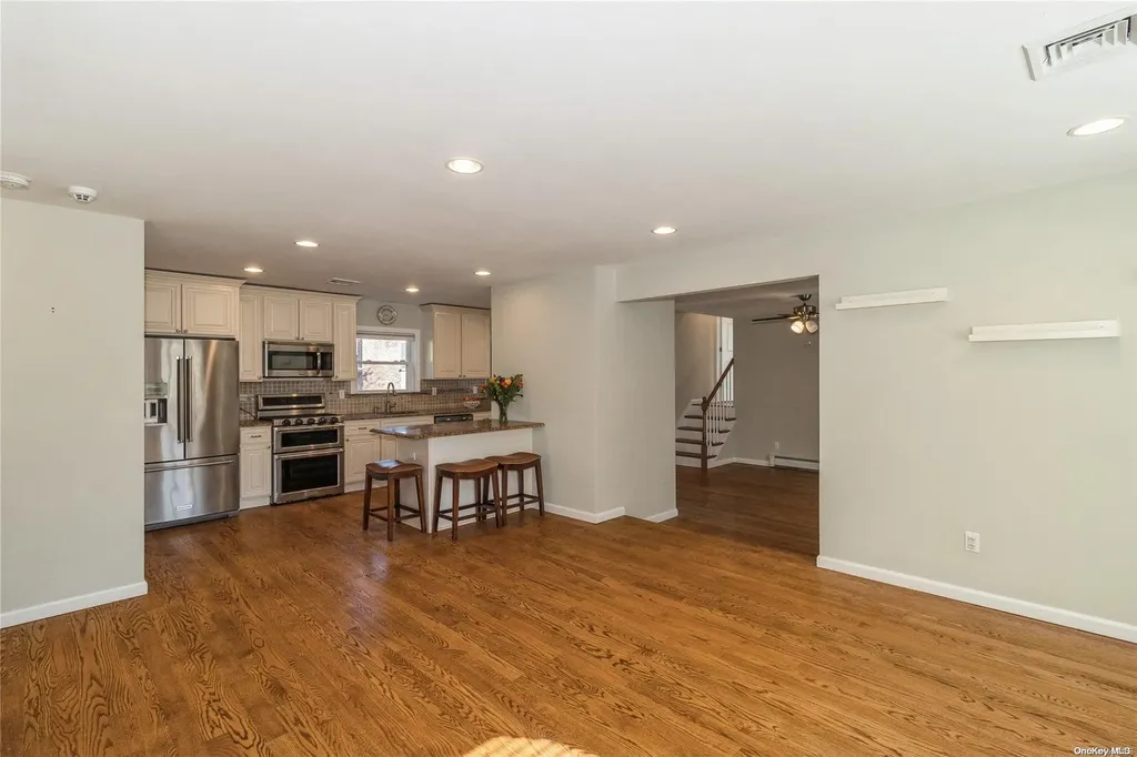 215 Connetquot Drive Oakdale NY 11769