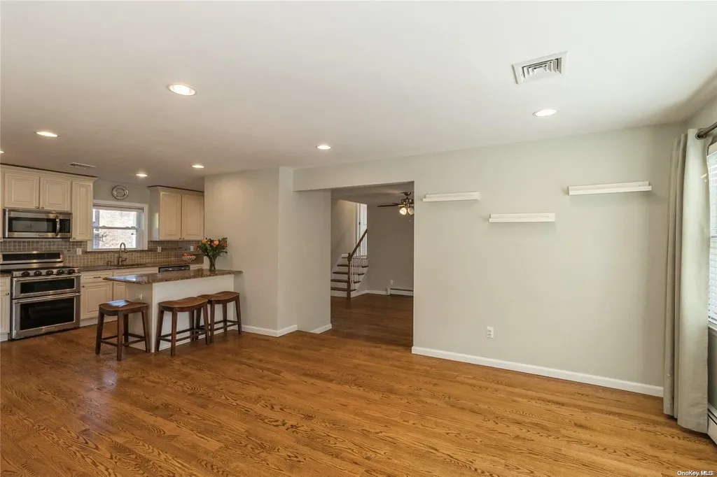 215 Connetquot Drive Oakdale NY 11769