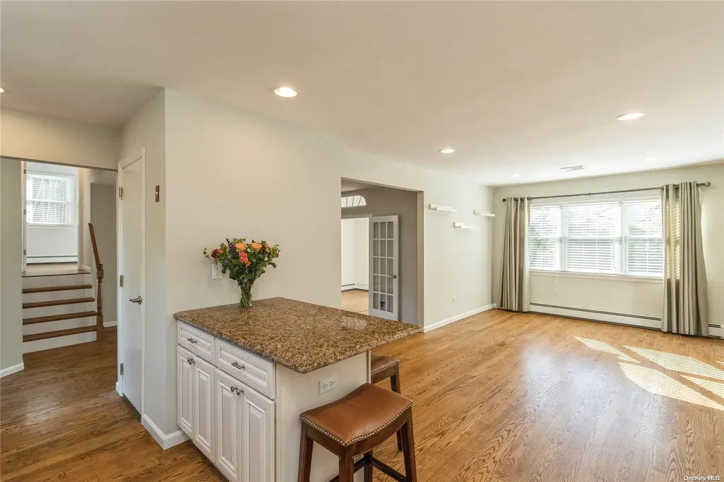 215 Connetquot Drive Oakdale NY 11769