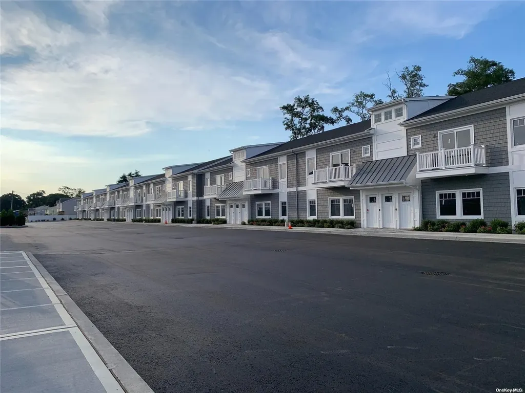 515 Jackson Avenue Lindenhurst NY 11757