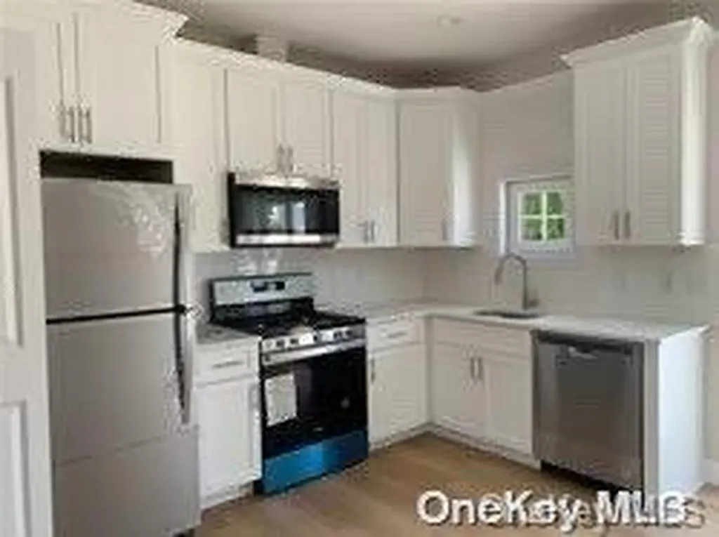 515 Jackson Avenue Lindenhurst NY 11757
