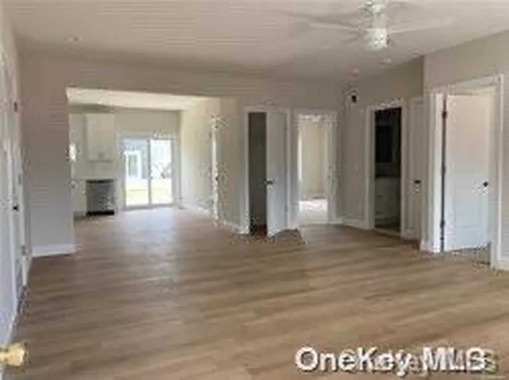 515 Jackson Avenue Lindenhurst NY 11757