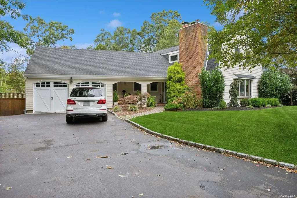 11 Harbor Road Hampton Bays NY 11946