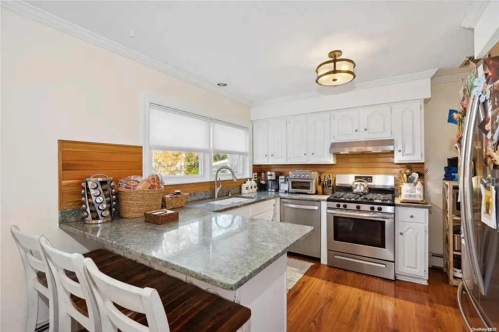 11 Harbor Road Hampton Bays NY 11946